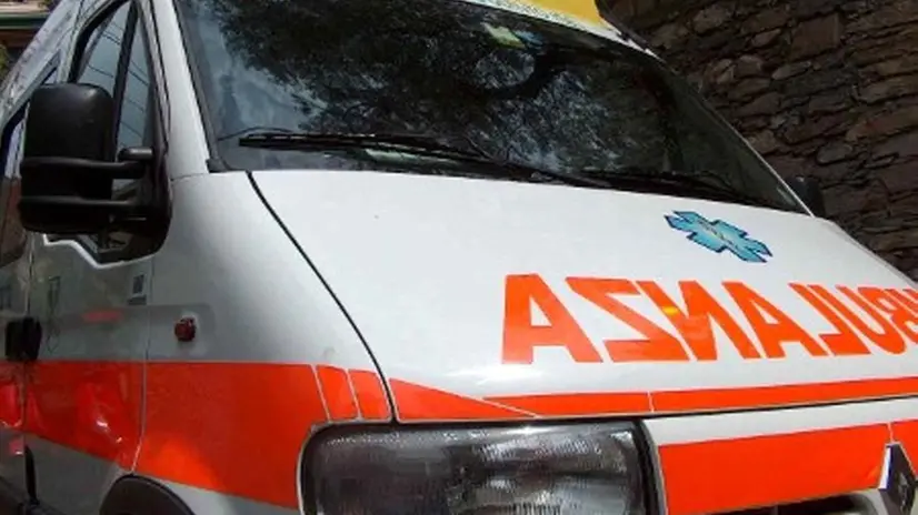 Un'ambulanza (foto d'archivio) -  © www.giornaledibrescia.it