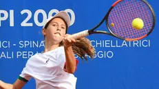 Una giovane tennista in azione - © www.giornaledibrescia.it