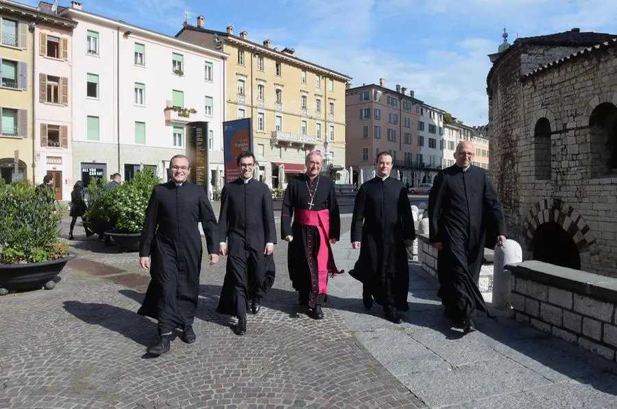I quattro nuovi sacerdoti bresciani col vescovo