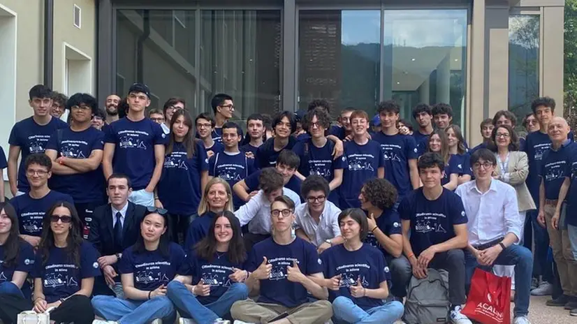 I liceali che hanno partecipato al progetto «Cittadinanza scientifica in azione»