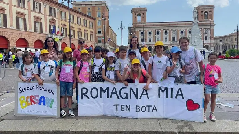 Un messaggio di speranza lanciato dagli alunni di una scola dell’Emilia Romagna - Foto Ansa © www.giornaledibrescia.it