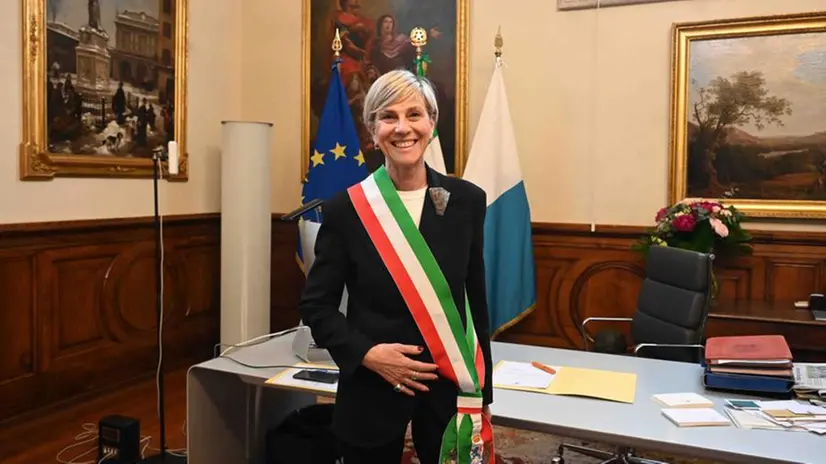 La sindaca Laura Castelletti con la fascia tricolore © www.giornaledibrescia.it
