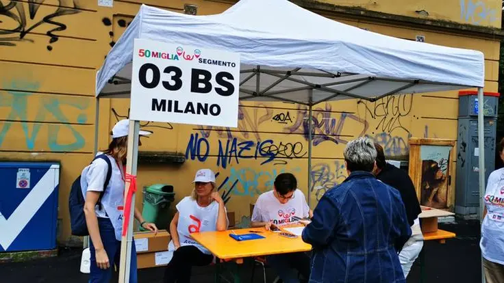 Via Milano, i volontari sono già arrivati - © www.giornaledibrescia.it