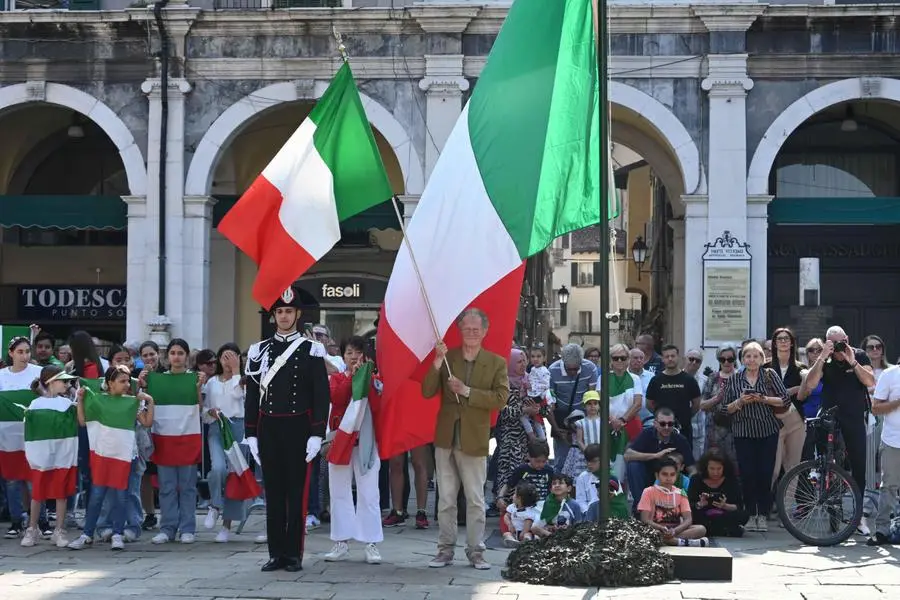 Le celebrazioni della Festa della Repubblica in piazza Loggia