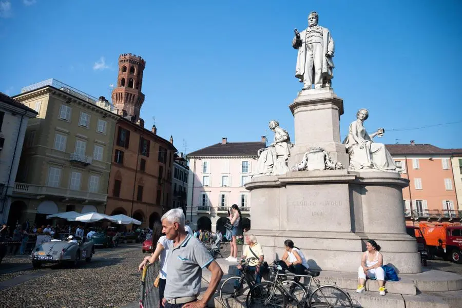 Mille Miglia 2023, il passaggio a Vercelli