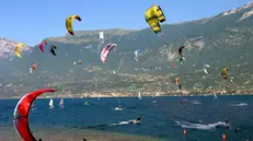 Lo spettacolo dei kite conquista tutti - © www.giornaledibrescia.it