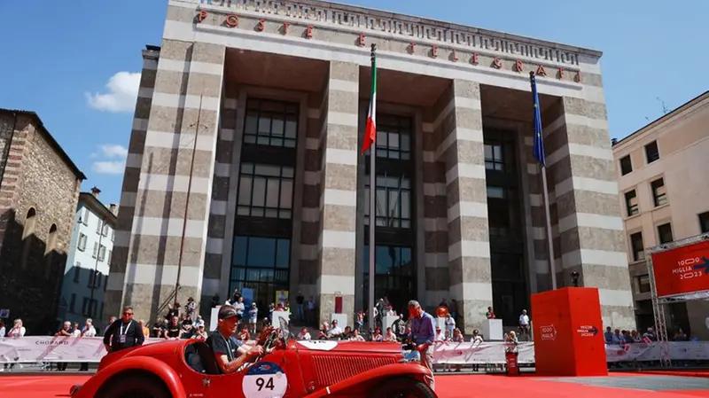 Mille Miglia 2023: la punzonatura in piazza Vittoria