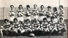 Ambrosini, secondo da destra in basso, nella foto di squadra a Brescia