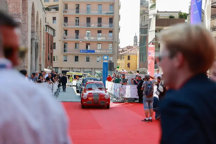 Mille Miglia 2023: la punzonatura in piazza Vittoria-8