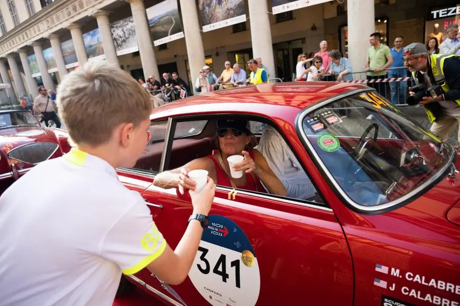 Mille Miglia 2023, il passaggio a Novara