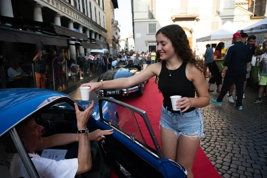 Mille Miglia 2023, il passaggio a Novara