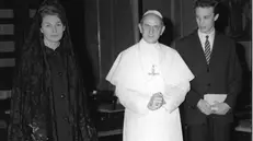 Giovanni Bazoli con la moglie Elena in un'udienza privata con papa Paolo VI - Foto © www.giornaledibrescia.it