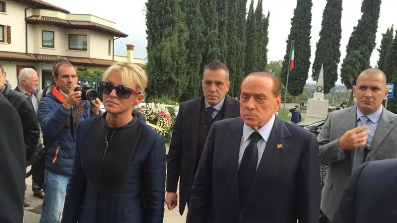 Berlusconi il 1° ottobre 2015 ai funerali di Roberta Orizio