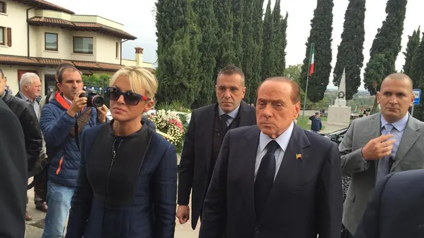 Berlusconi il 1° ottobre 2015 ai funerali di Roberta Orizio