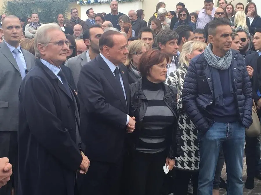 Berlusconi il 1° ottobre 2015 ai funerali di Roberta Orizio