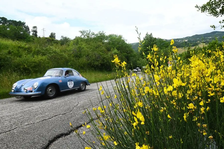 Mille Miglia 2023, l'ingresso nelle Marche-2