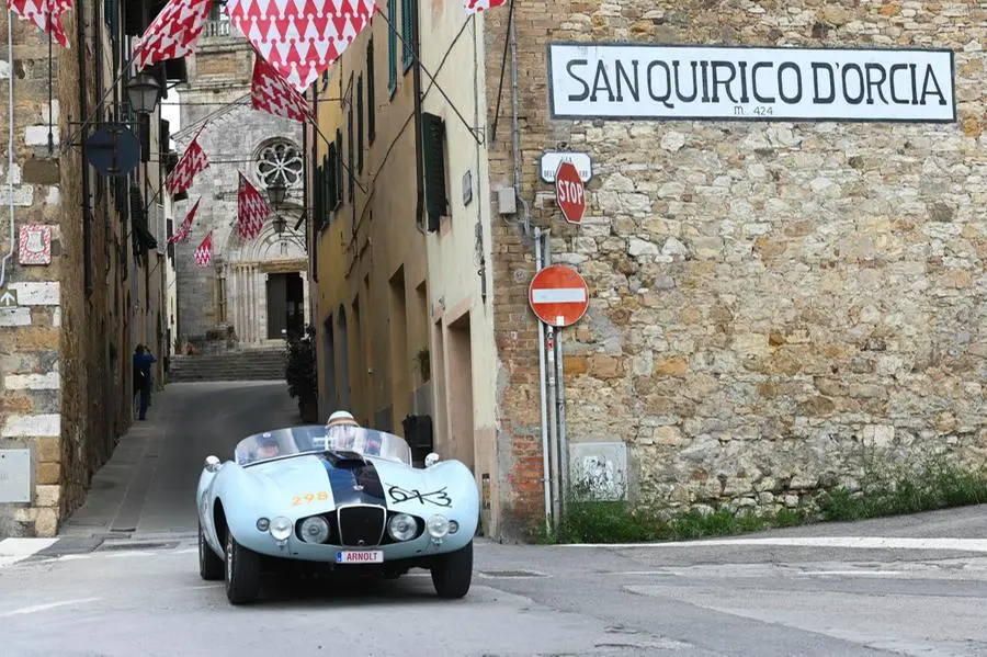 Mille Miglia 2023, il passaggio da San Quirico d'Orcia