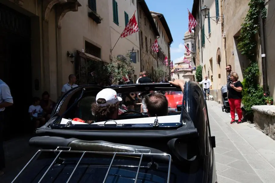 Mille Miglia 2023, il passaggio da San Quirico d'Orcia