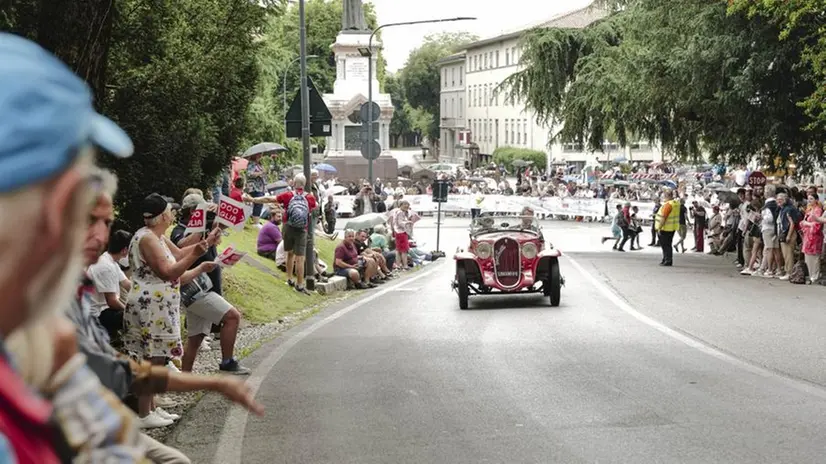 Mille Miglia 2023, il passaggio in centro a Brescia