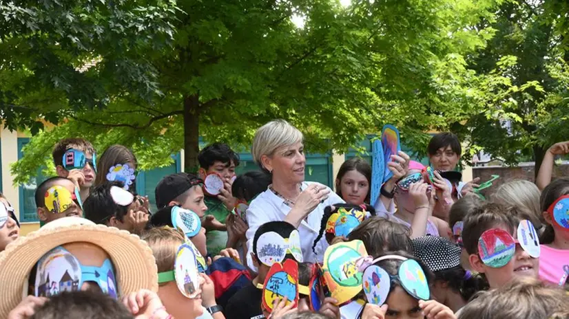 I bambini del Cre Torricella insieme a Laura Castelletti