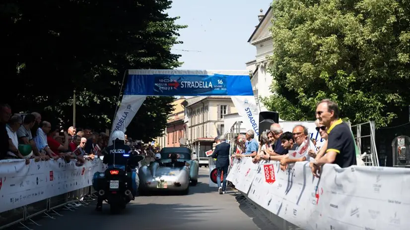 Mille Miglia 2023, il passaggio a Stradella