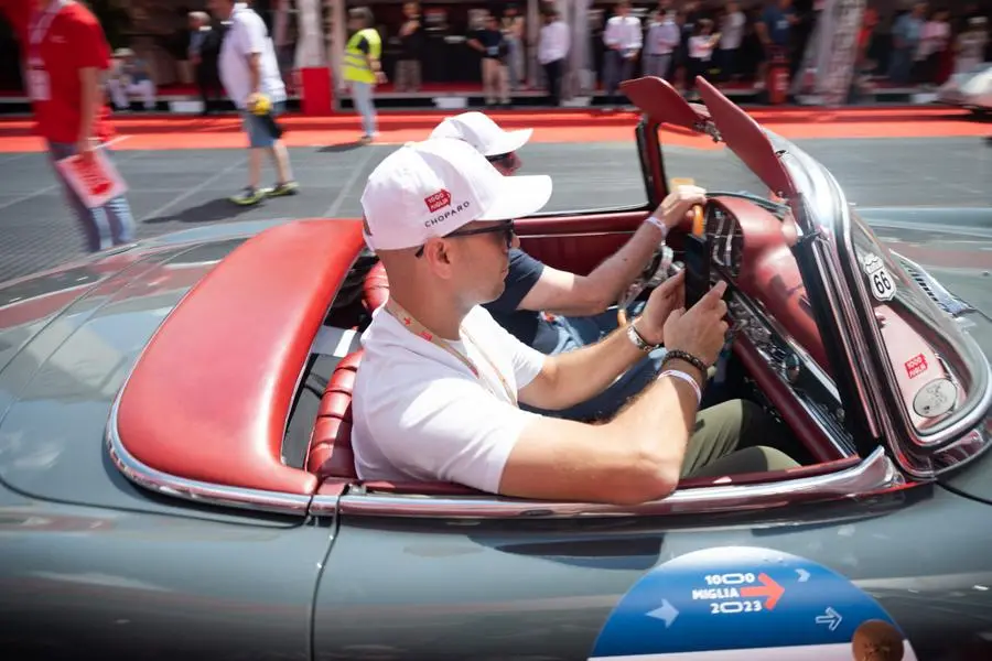 Mille Miglia 2023: la punzonatura in piazza Vittoria-2