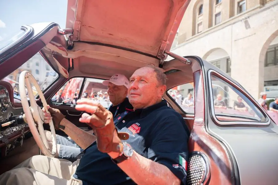 Mille Miglia 2023: la punzonatura in piazza Vittoria-2