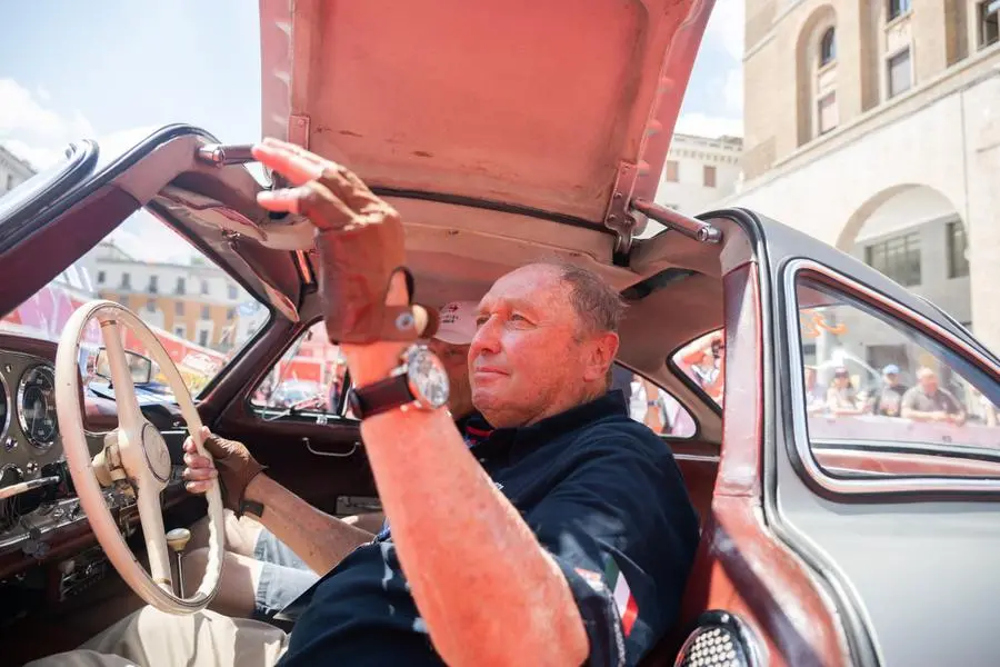 Mille Miglia 2023: la punzonatura in piazza Vittoria-2