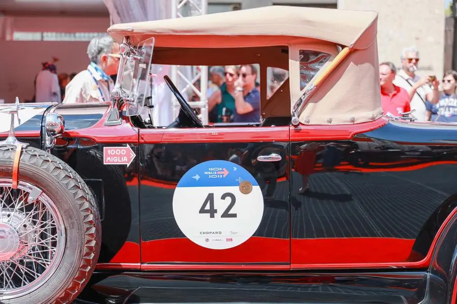 Mille Miglia 2023: la punzonatura in piazza Vittoria-2