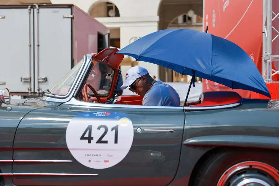 Mille Miglia 2023: la punzonatura in piazza Vittoria-2