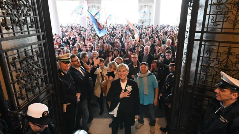 Loggia 2023, l'esultanza di Laura Castelletti per l'elezione a sindaca