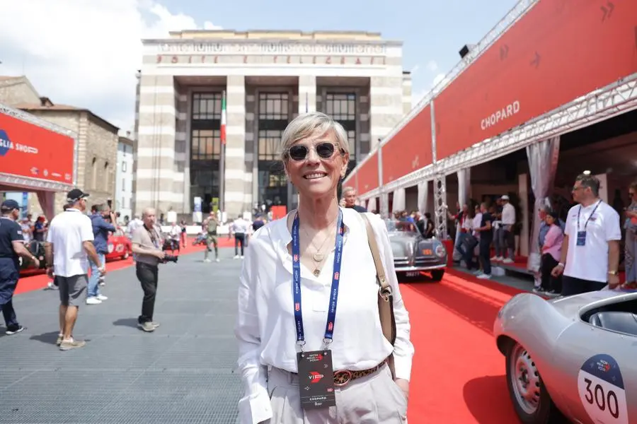 Mille Miglia 2023: la punzonatura in piazza Vittoria-2