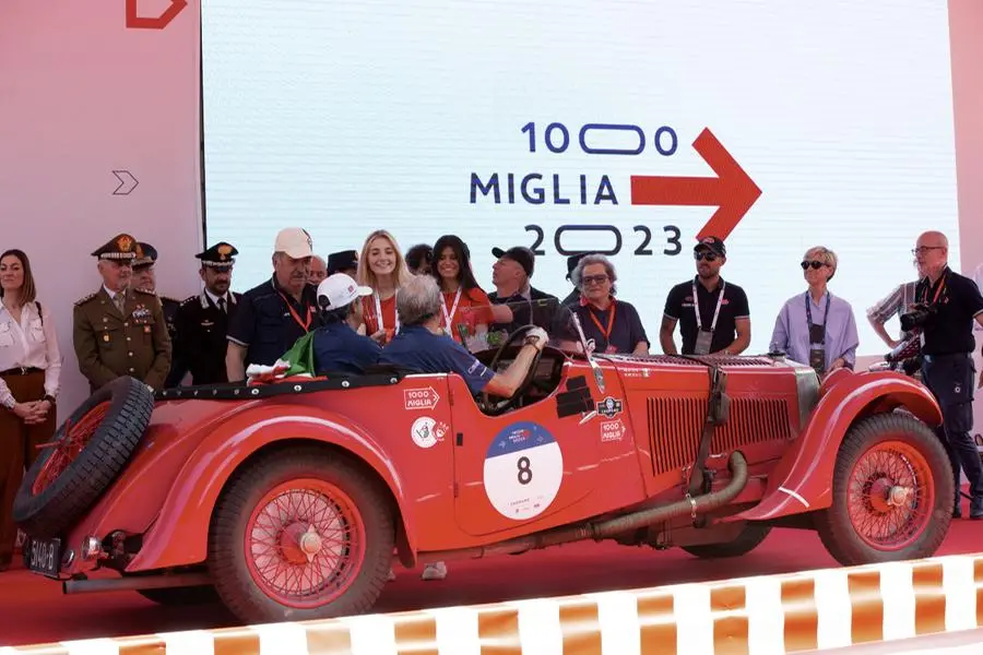 Mille Miglia 2023, l'arrivo in pedana a Brescia degli equipaggi-3