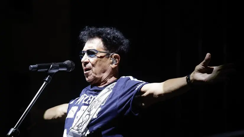 Edoardo Bennato in concerto in piazza Loggia