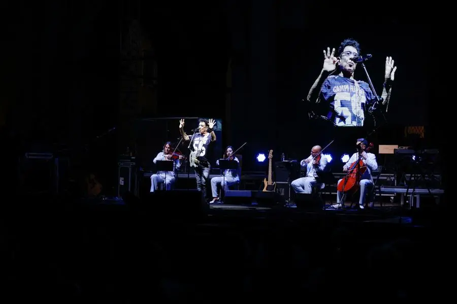 Edoardo Bennato in concerto in piazza Loggia