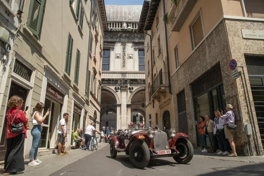 Mille Miglia 2023, il passaggio in centro storico a Brescia-1