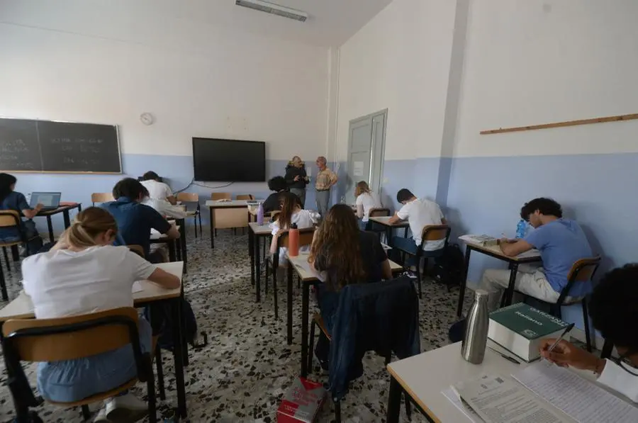 Studenti impegnati in uno scritto della Maturità - Foto Neg Ortogni Benini © www.giornaledibrescia.it