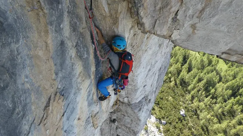 La Dusi impegnata in alcuni passaggi sulla Via Del Gufo Moiazza, sullo Spigolo dei bergamaschi in Ad