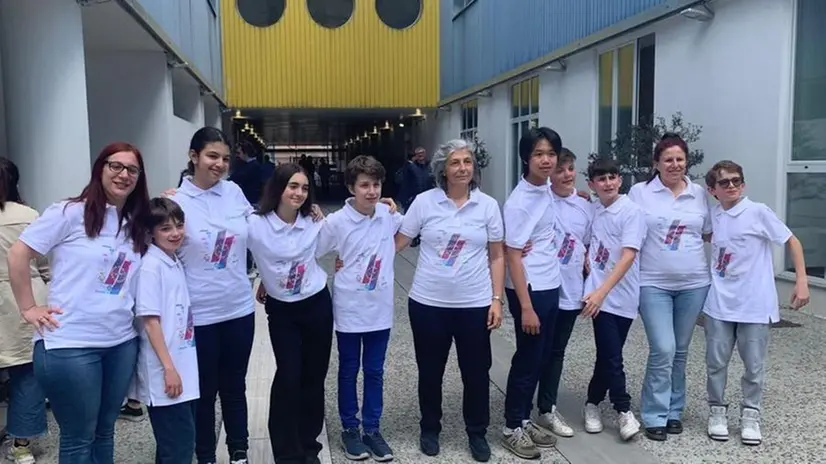 Gli studenti dell'Istituto Canossiano alla competizione di robotica
