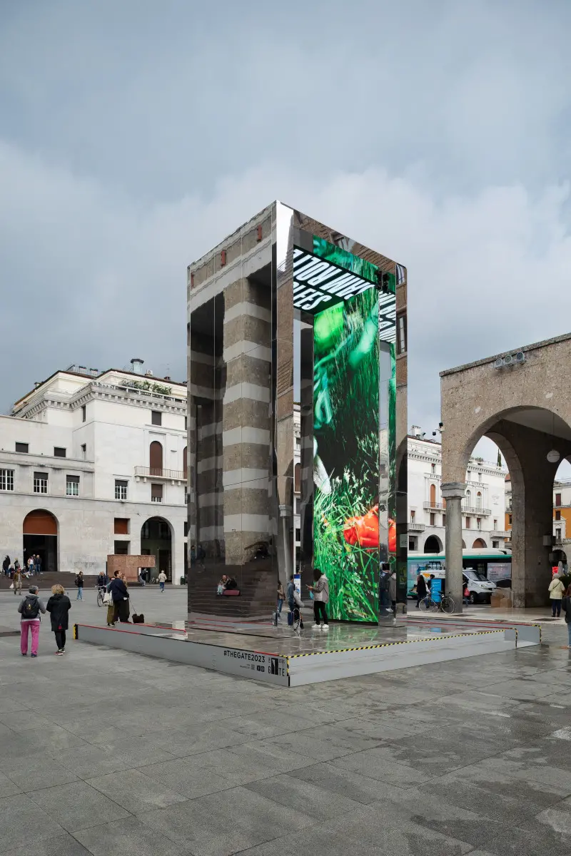 Su TheGate in piazza Vittoria scorrono le opere di Unreel