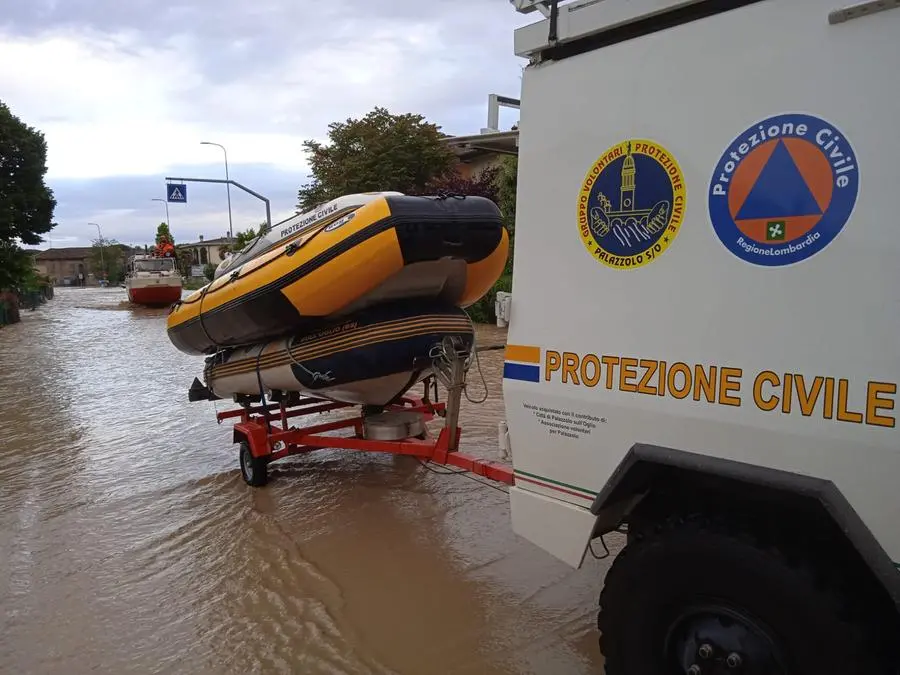 Le foto scattate dai volontari bresciani in Emilia Romagna