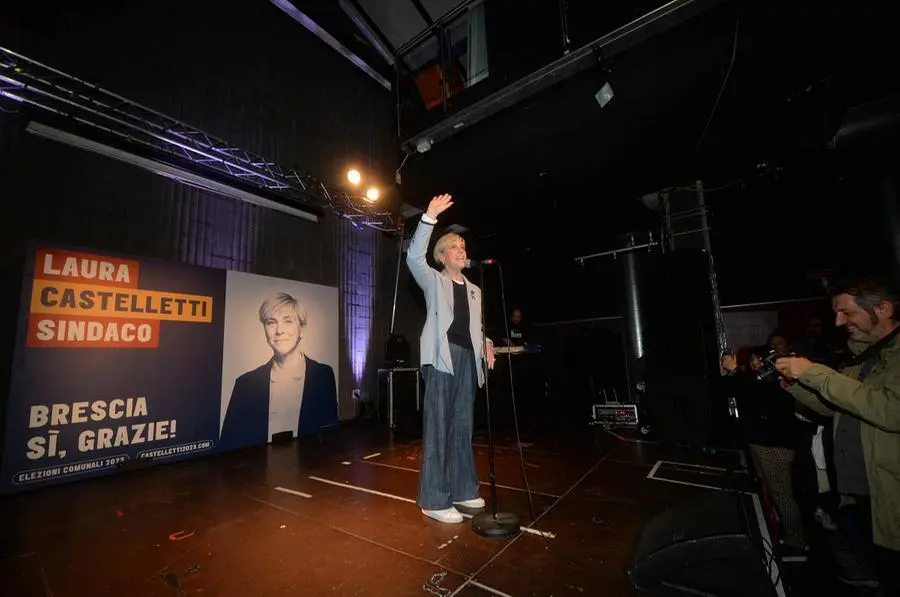 Chiusura di campagna elettorale per la candidata sindaco del centrosinistra Laura Castelletti