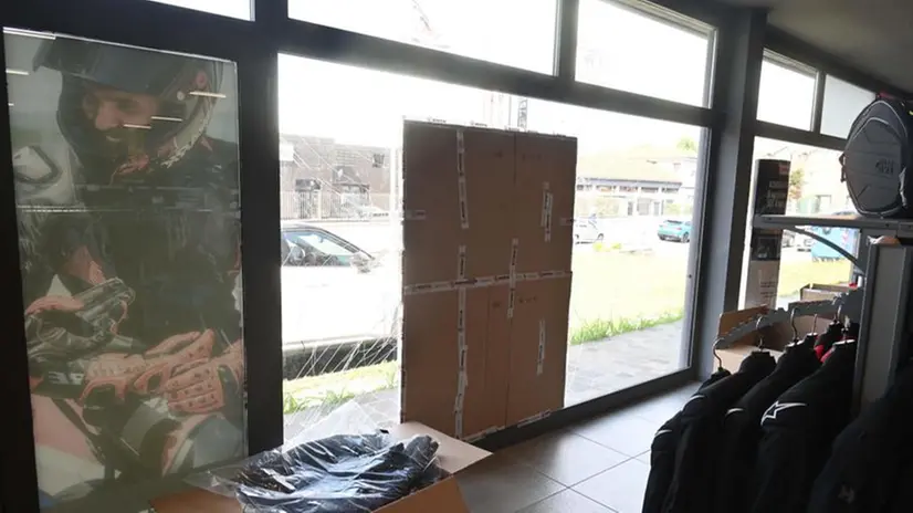Spaccata da «Motoaccessori» a Sant'Eufemia