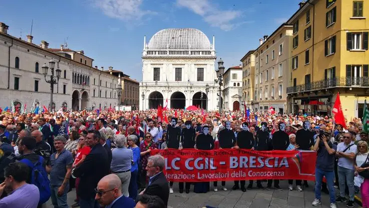In piazza Loggia la cerimonia di commemorazione