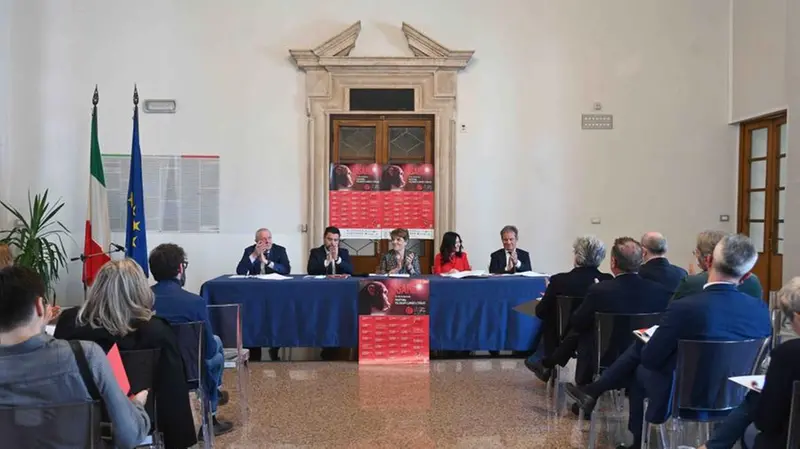 La presentazione in Broletto della nuova edizione di Filosofi lungo l'Oglio
