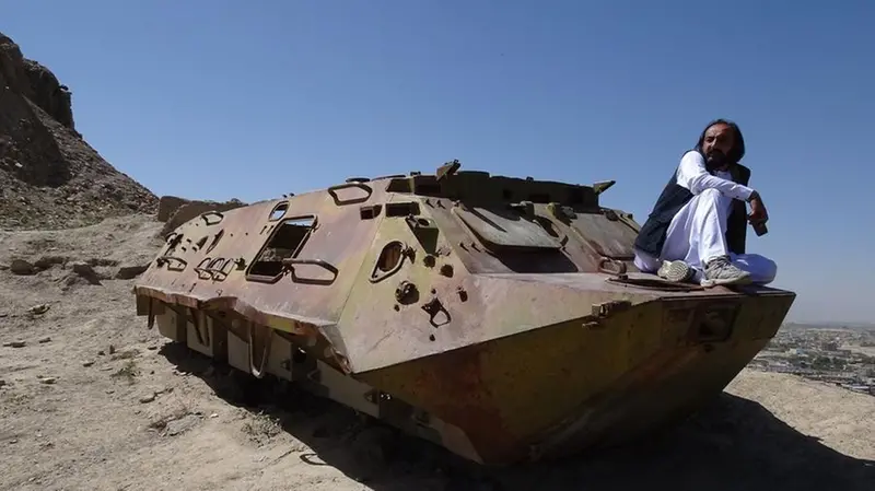 Un vecchio carro armato abbandonato dall’Armata Rossa
