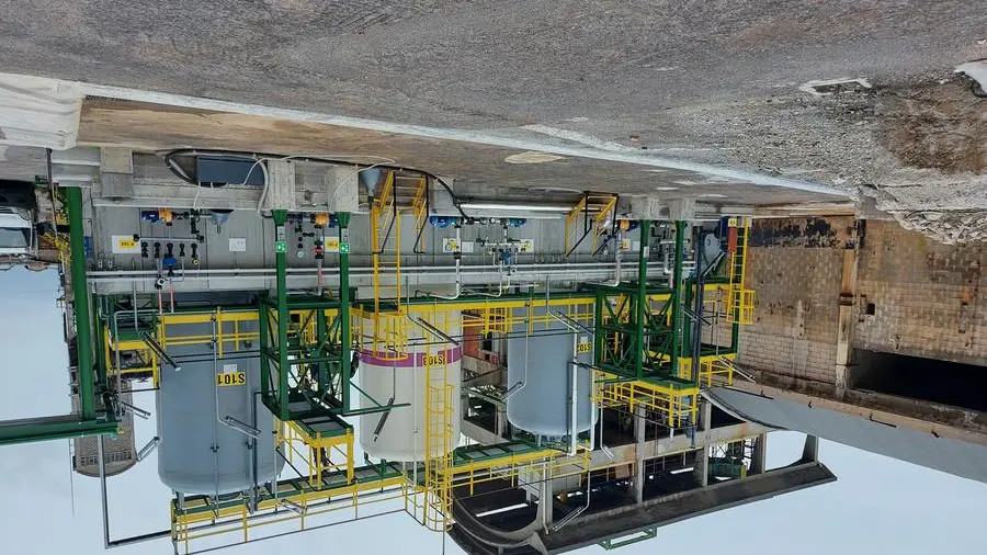 I tre silos dell'impianto nuovo e i capannoni in dismissione di Caffaro Brescia e Chimica