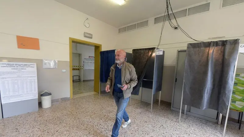 Il candidato sindaco Alessandro Lucà al voto