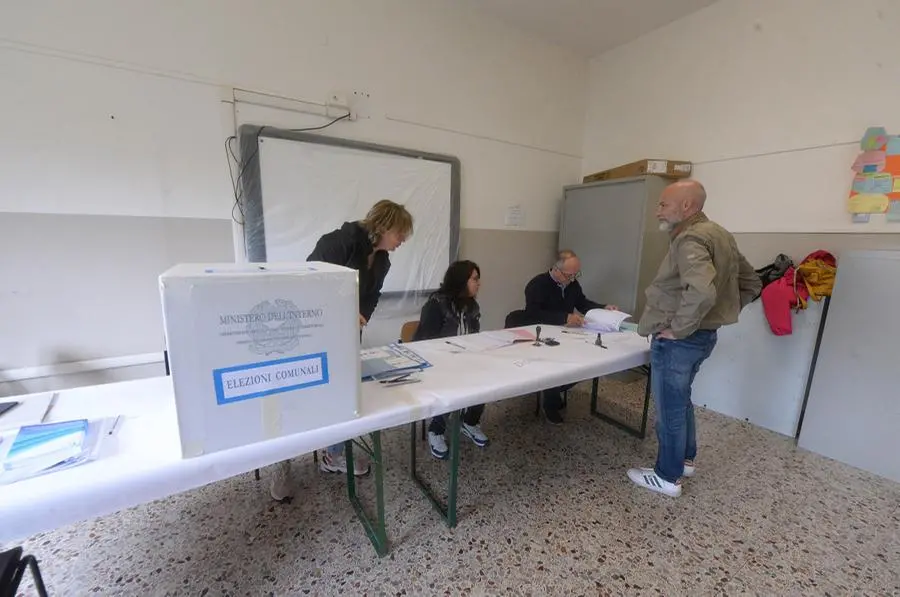 Il candidato sindaco Alessandro Lucà al voto