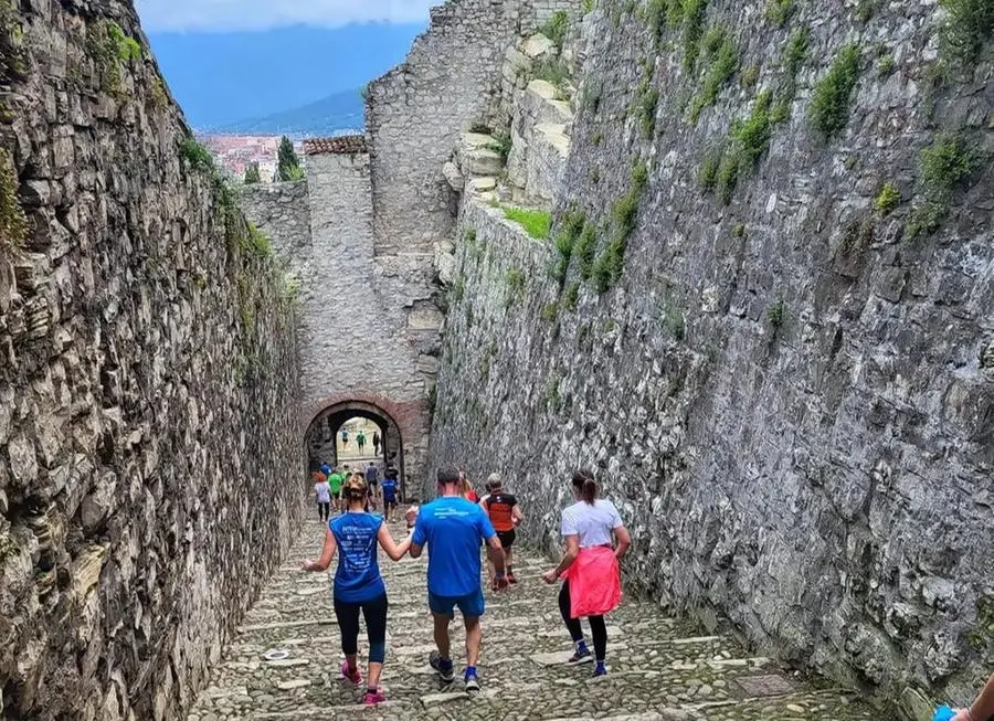 Strabrescia, l'entusiasmo corre anche sui social